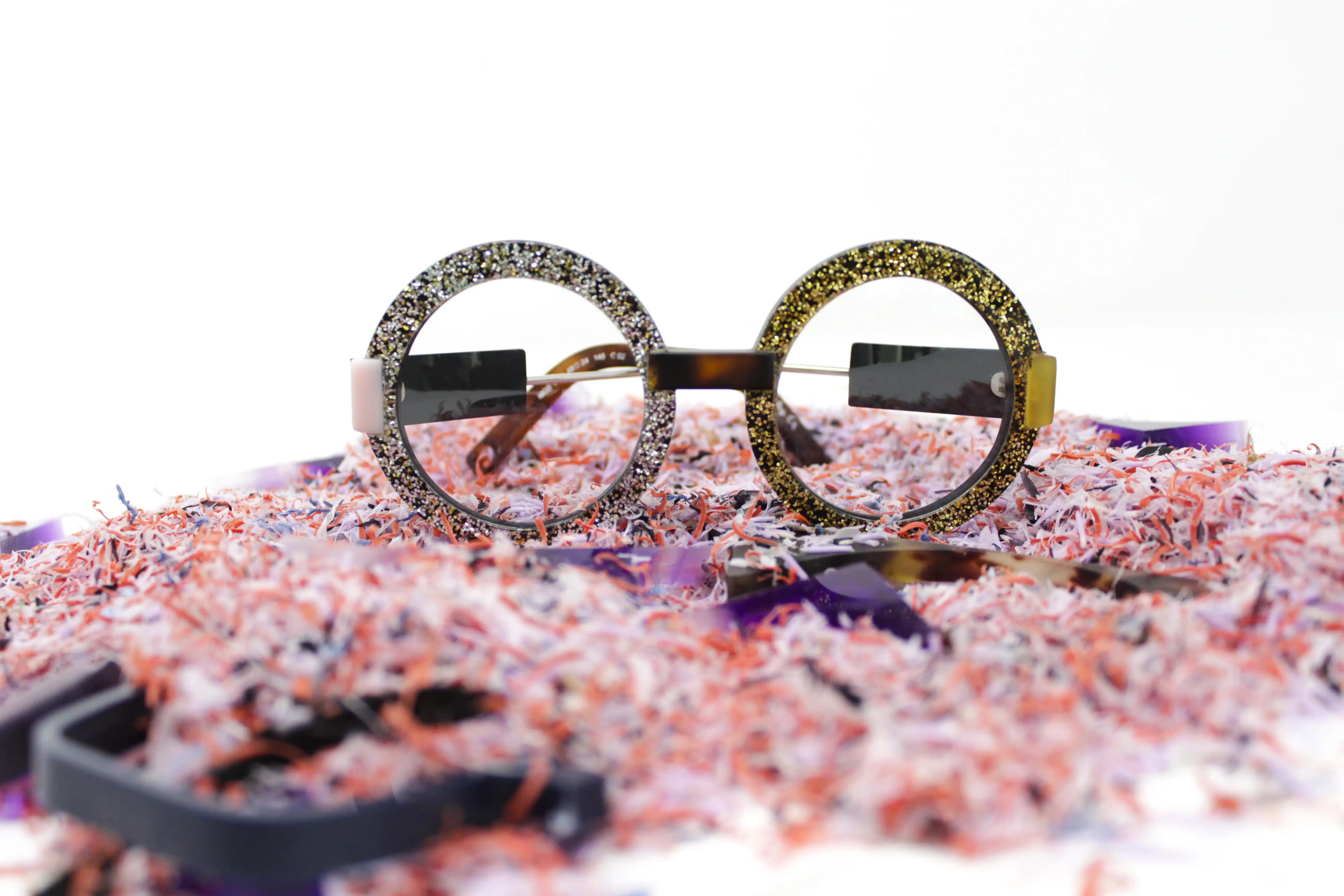 Bunte und auffällige Brillen: Dein Stil im Fokus